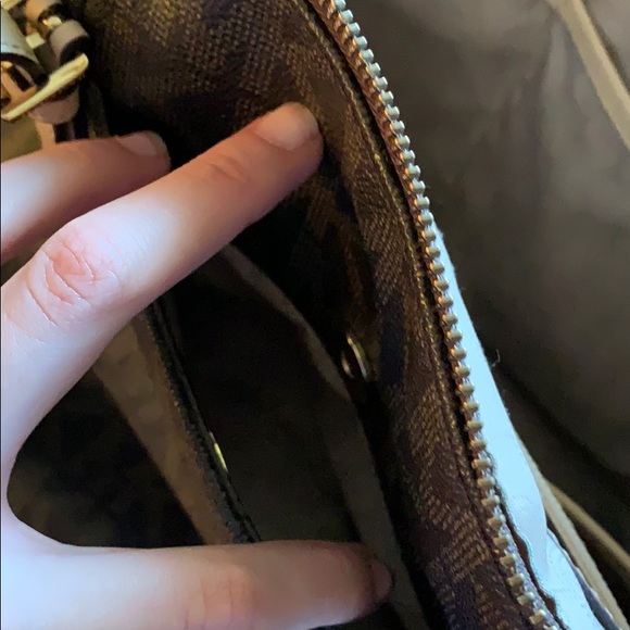 Michael Kors Purse. - Picture 2 of 4